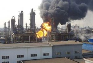 爆炸性气体环境分区的根据是什么?有哪几级区域?